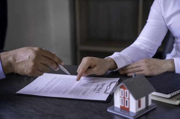 Acheter un local commercial : démarches administratives