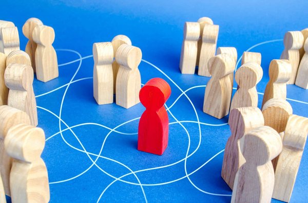 Comment les changements démographiques influencent-ils la société contemporaine ?