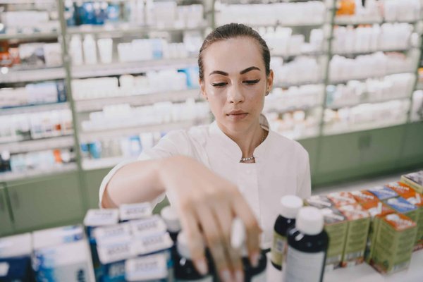 Quels sont les outils pratiques pour savoir quelle pharmacie est de garde près de chez soi ?