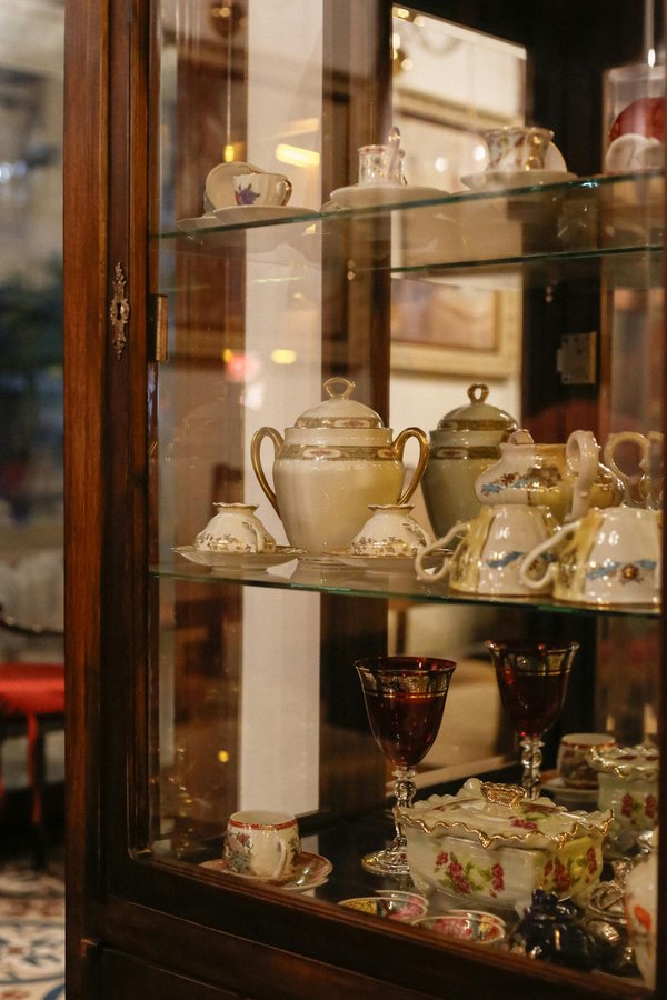 Vaisselier bois et métal : l'élégance au service de votre décoration